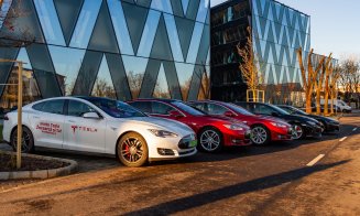 Tesla a început testele la Cluj. Cât costă o tură cu mașina de 150.000 de euro