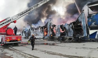 Operațiune amplă a pompierilor, la fabrica de condimente din Alba. S-au luptat cu flăcările peste 24 de ore