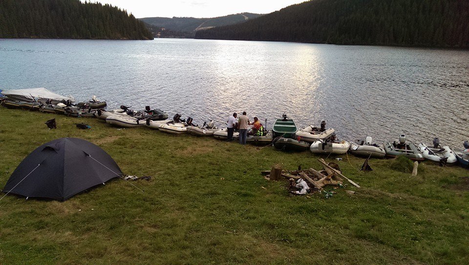 Restricții la pescuitul în apele naturale din Cluj. Prohibiție de două luni