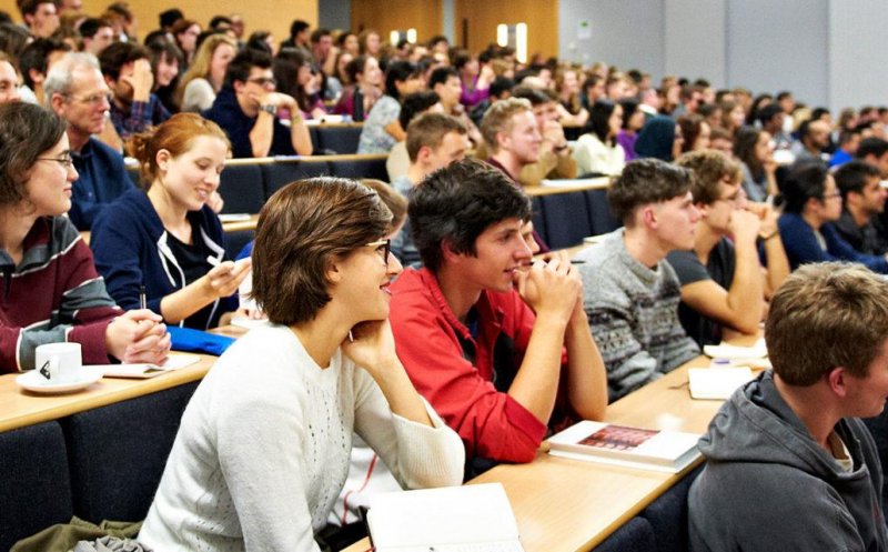 Student la Universitatea Tehnică fără admitere