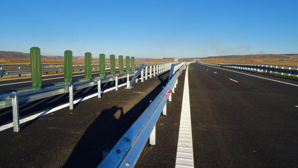 Autostrăzi din pix. API: "Se promite inaugurarea unor tronsoane unde nici nu s-au început lucrările în teren"