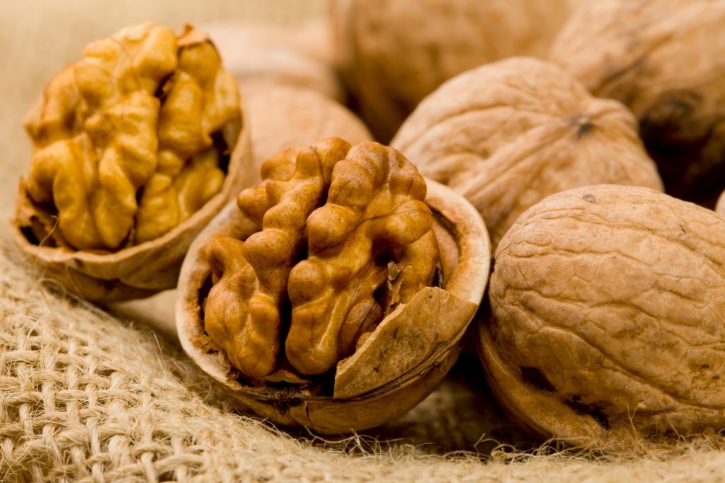 Dieta cu nuci. Scapi de 1 kilogram pe zi