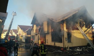 Casă în flăcări, în Floreşti. Incendiul, extins în vecini. Pompierii intervin cu cinci autospeciale