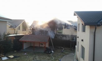 Casă în flăcări, în Floreşti. Incendiul, extins în vecini. Pompierii intervin cu cinci autospeciale