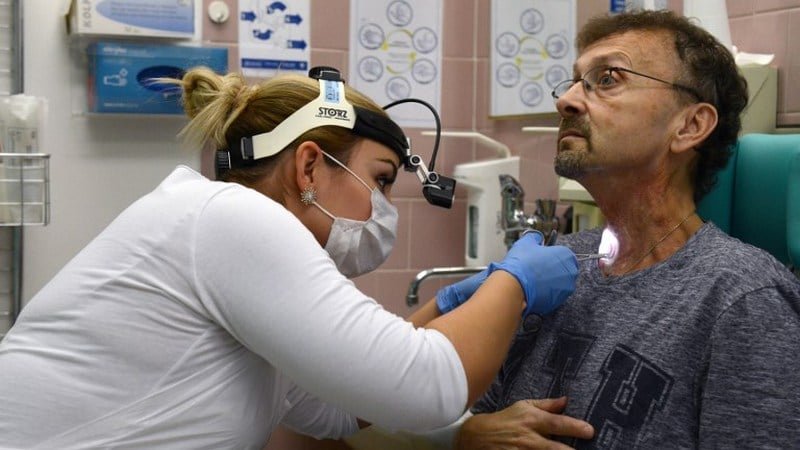 O aplicaţie inventată în Cehia îi ajută pe pacienţii rămaşi fără laringe să-şi folosească vocea