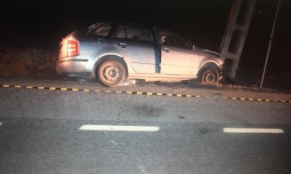 A băut şi a adormit la volan. Şoferul a rămas încarcerat. Două persoane la spital