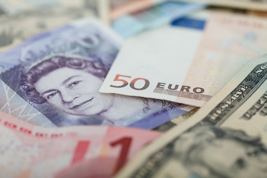 Ziua de Cluj | Curs valutar. Euro, peste 4,76. Lira sterlină, nivel record