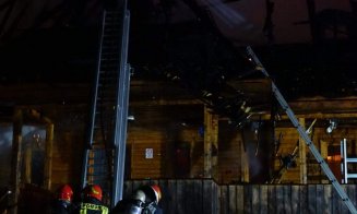 Clădire a Muzeului Etnografic, mistuită de flăcări. Găzduia activităţi pentru copii
