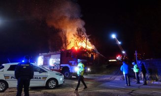 Clădire a Muzeului Etnografic, mistuită de flăcări. Găzduia activităţi pentru copii
