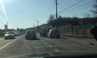 Accident cu trei maşini în Gherla. Trafic blocat