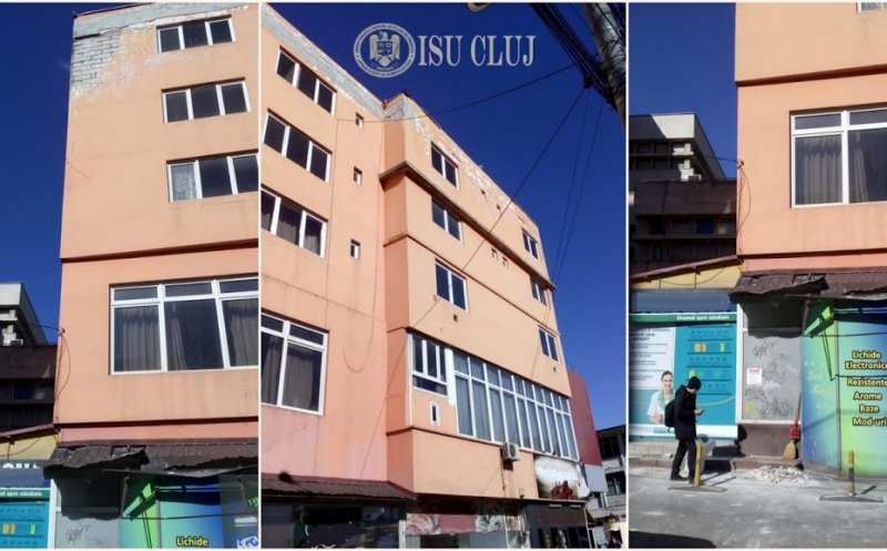Cade tencuiala de pe fostul hotel din Piața Mihai Viteazul. Intervin pompierii, parcările blocate