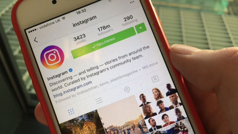 Instagram, efecte negative. Psiholog: Poate duce la depresie şi anxietate