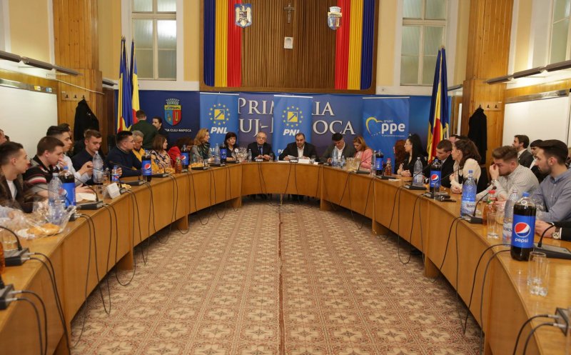 Ieftin ca braga. Cât te costă să stai pe locul lui Emil Boc, în sala de Consiliu Local