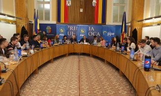 Ieftin ca braga. Cât te costă să stai pe locul lui Emil Boc, în sala de Consiliu Local