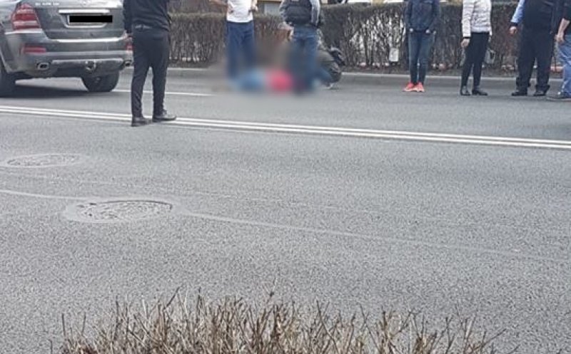 Pieton lovit în Zorilor. Traversa neregulamentar