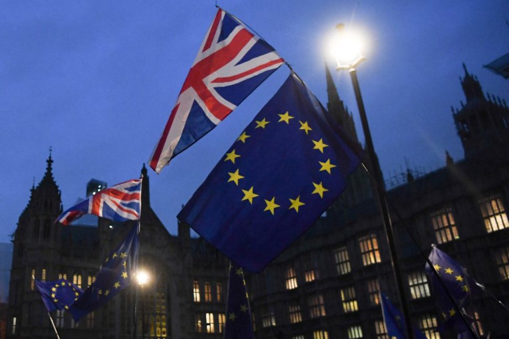 Parlamentul britanic respinge un al doilea referendum, dar amână Brexitul
