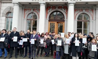 Magistraţii din Cluj au ieşit iar în stradă. Aproape o lună de proteste pentru independența justiției