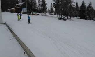 Schi la Cluj. La Mărișel a nins și se schiază. Buscat, închisă de vânt