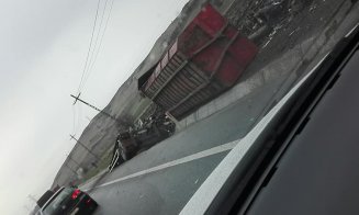 Accident pe centura Apahida!  Mașină cu fier vechi răsturnată, circulaţie îngreunată