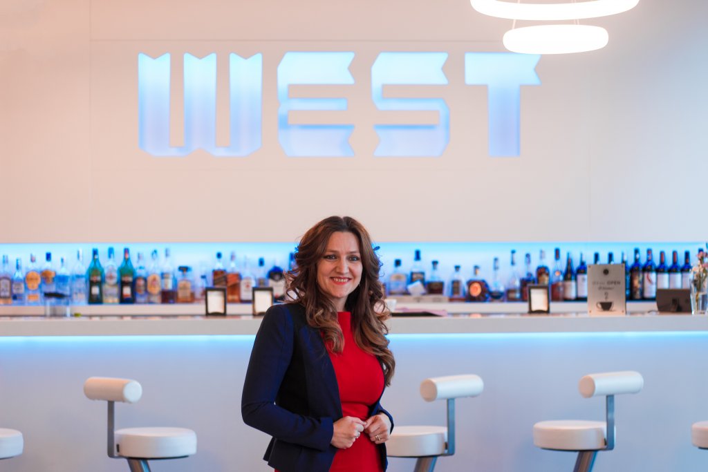 #PeopleofWestCity | Imala David, Director vânzări: "Sunt mândră de reuşitele mici și mari, de oaspeții satisfăcuți şi multumiţi"