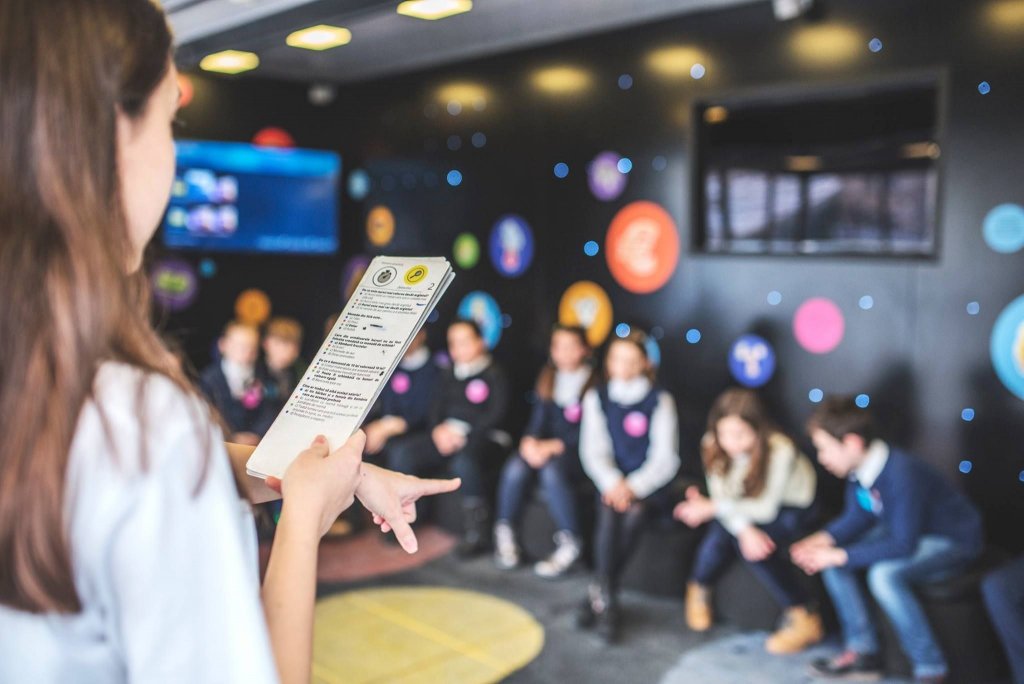 500 de elevi din Cluj vor primi educație financiară