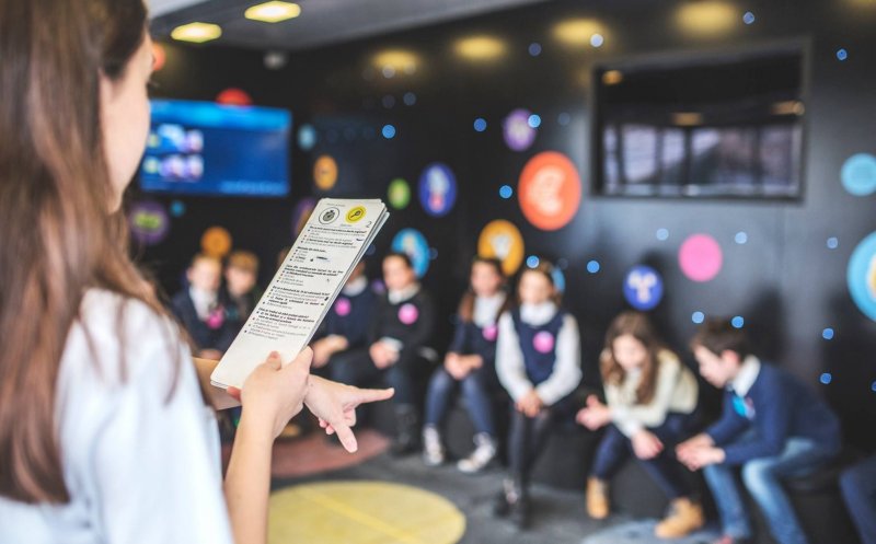 500 de elevi din Cluj vor primi educație financiară