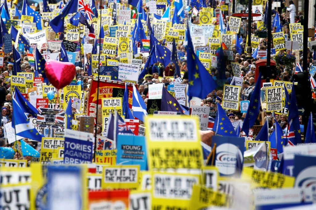 Londra împotriva Brexitului. Sute de mii de oameni în stradă
