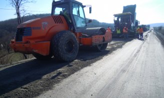 Au fost reluate lucrările pe drumul județean  Luna de Sus  – limită cu judeţul Alba