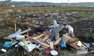 Groapă de gunoi pe malul Someşului. Floreştenii, chemaţi la curăţeni