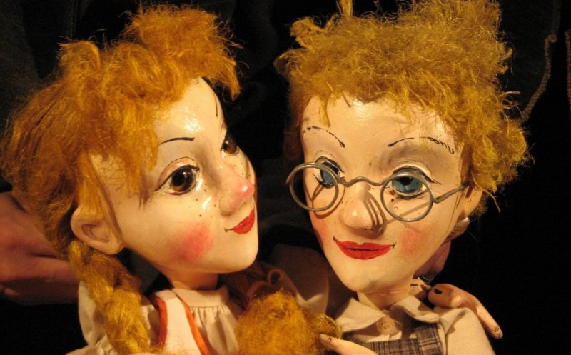 Teatrul „Puck" prezintă spectacolul „Hänsel și Gretel"