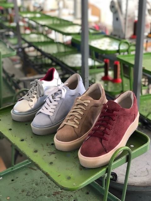 Clujana se reinventează: modele moderne sport, disponibile online. Vezi preţurile