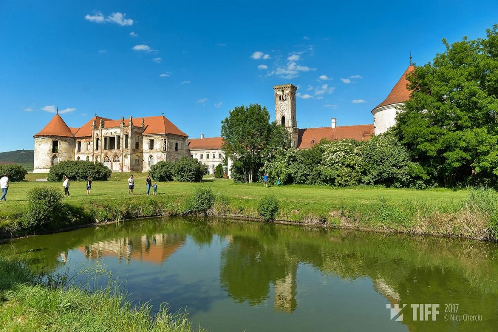 Castelul Bánffy îşi deschide porţile, în aprilie