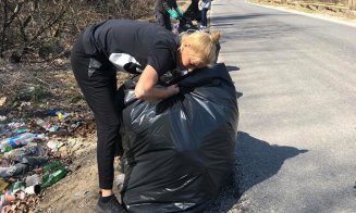 Curăţeni şi în zona lacului Tarniţa. Tot clujenii au pus mâna la strâns gunoaie