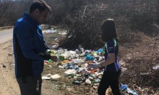 Curăţeni şi în zona lacului Tarniţa. Tot clujenii au pus mâna la strâns gunoaie