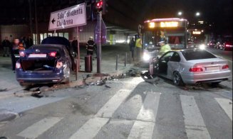 Accident lângă podul Garibaldi. 5 persoane au ajuns la spital, între care şi şoferiţa vinovată
