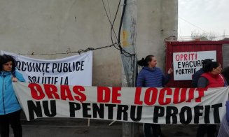 Biserica Reformată Someșeni a evacuat zeci de romi dintr-un imobil retrocedat. Mai mulți activiști au protestat