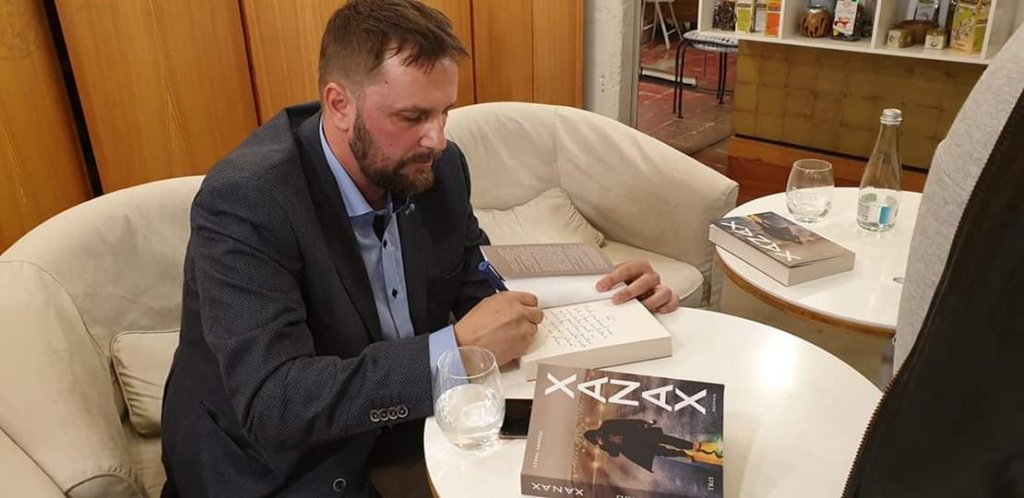 "Xanax", cel mai în vogă roman românesc al momentului, se lansează oficial la Cluj