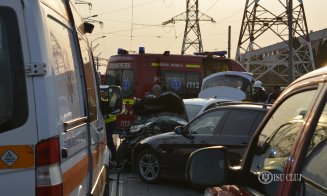 Accident cu trei maşini pe Muncii. Trei răniţi grav