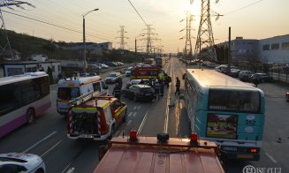Accident cu trei maşini pe Muncii. Trei răniţi grav
