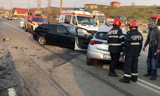 Accident cu trei maşini pe Muncii. Trei răniţi grav