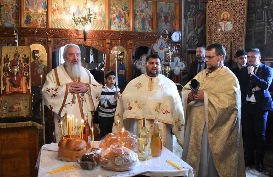 PREMIERĂ în România: Slujbă oficiată în limbile română şi ROMANI la Cluj