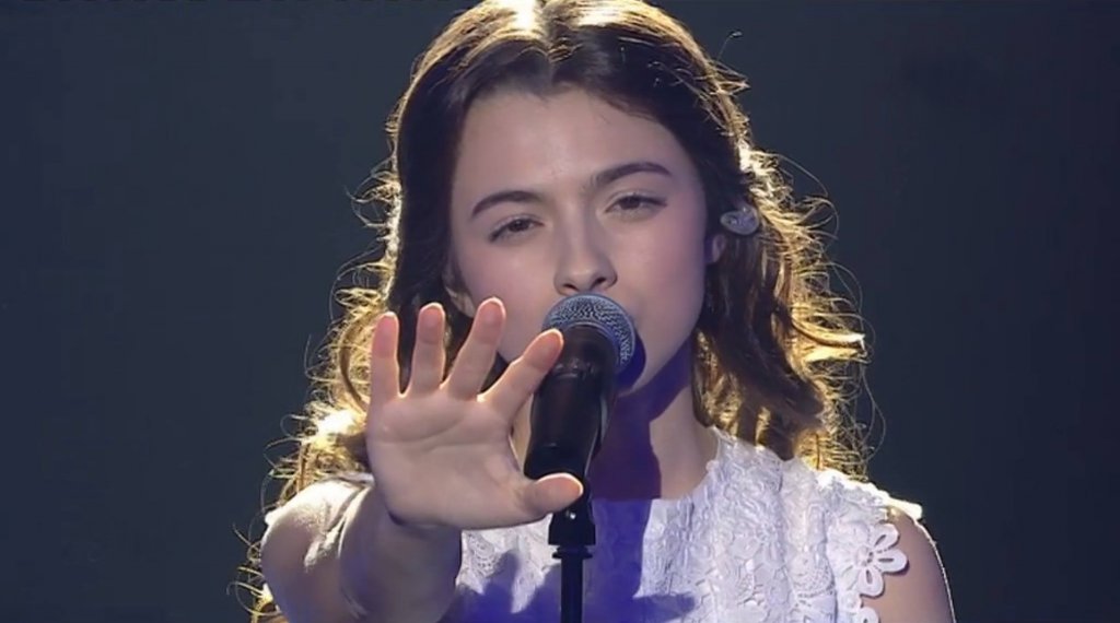 "Laura Bretan, o adolescentă cu voce de înger!" (Simon Cowell) în concert la Cluj Napoca