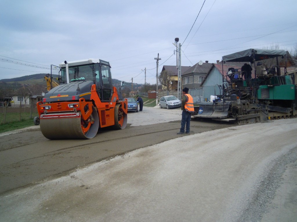 Continuă lucrările pe drumul Vâlcele – Aiton