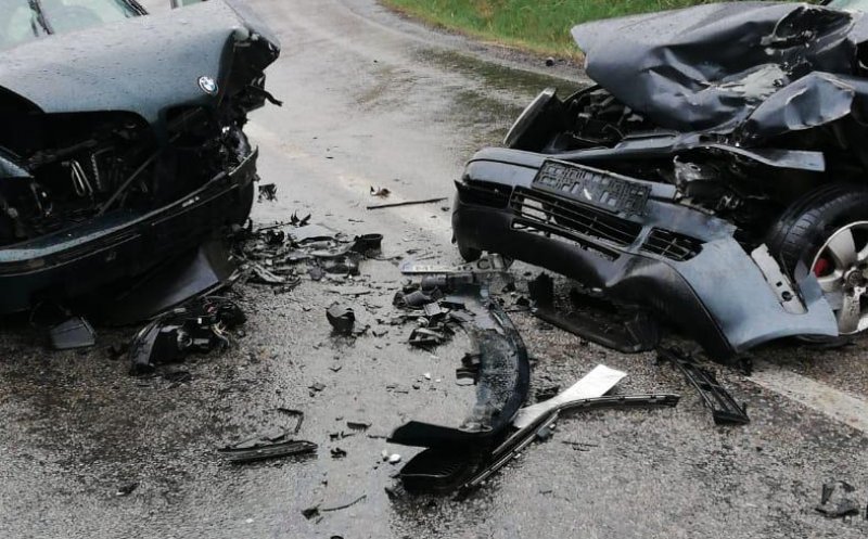 6 răniţi într-un accident cu 3 maşini, la ieşire din Cluj spre Mureş. Trafic blocat