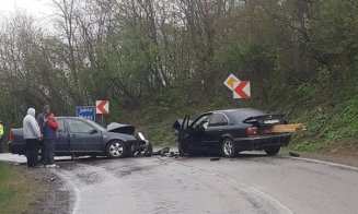 6 răniţi într-un accident cu 3 maşini, la ieşire din Cluj spre Mureş. Trafic blocat