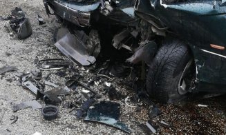 6 răniţi într-un accident cu 3 maşini, la ieşire din Cluj spre Mureş. Trafic blocat