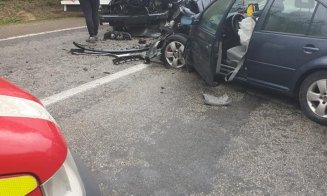6 răniţi într-un accident cu 3 maşini, la ieşire din Cluj spre Mureş. Trafic blocat
