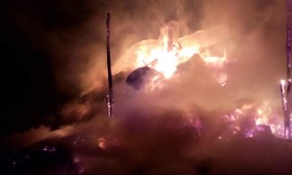 Incendiu masiv în Valea Florilor. Pompierii s-au luptat cu flăcările timp de 6 ore