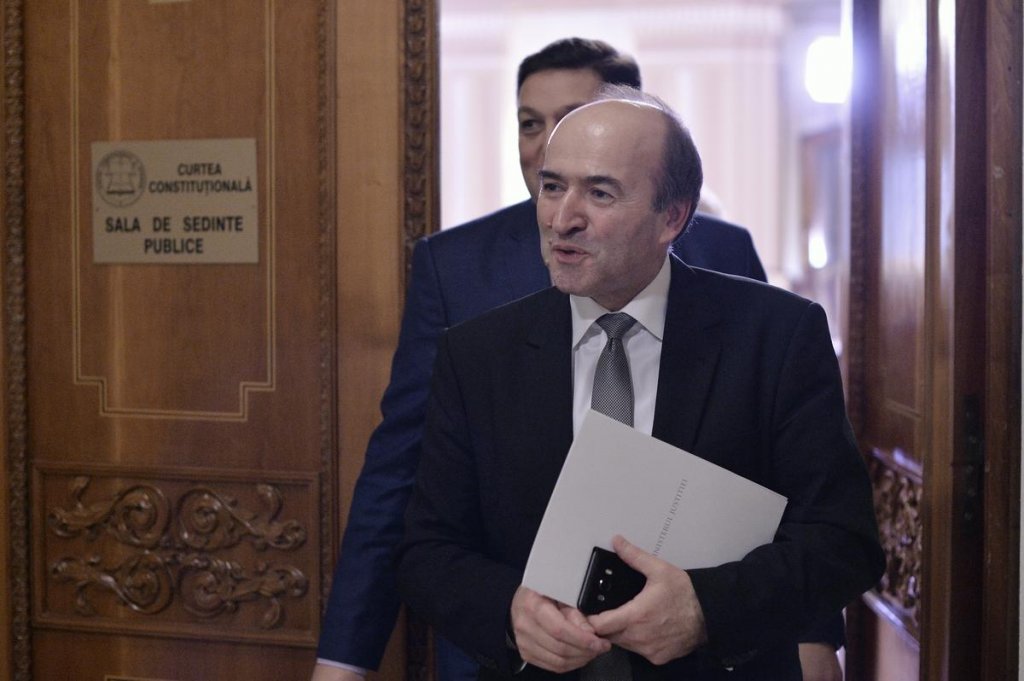 Senatul a amânat din nou moțiunea împotriva lui Tudorel Toader