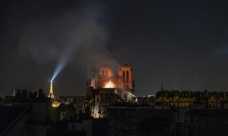 INCENDIU la Catedrala Notre-Dame. Structura edificiului, salvată de pompieri/Imagini din interior